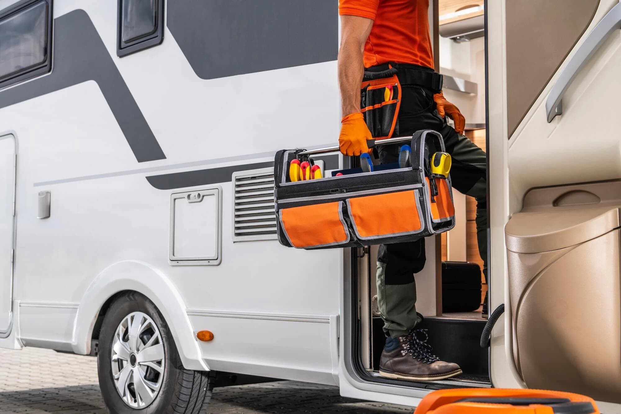 Güvenli Karavan Yolculuğu İçin Yol ve Araç Bakımı