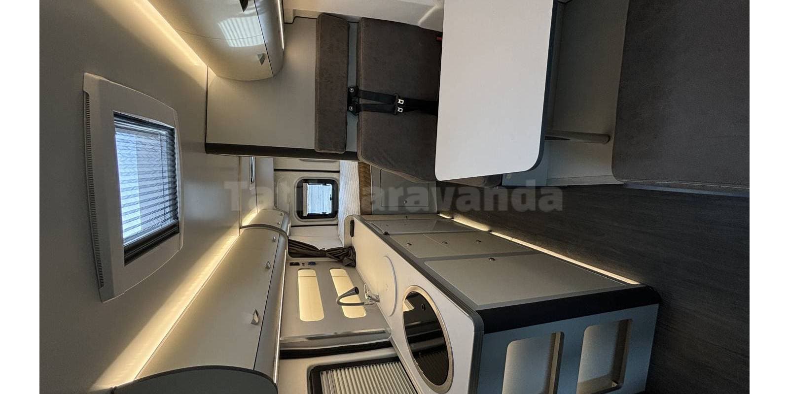 2024 yapımı 4 kişilik Campervan - Görsel 8